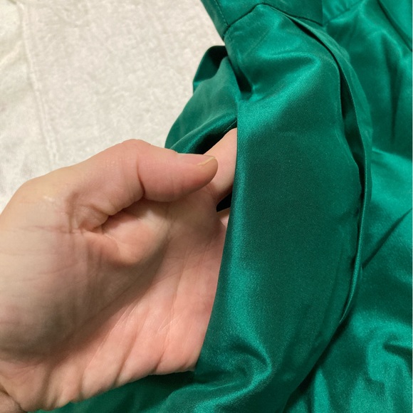 Freda’s Emerald Green Satin High Waist Knee Length Pleated Midi Skirt - size 8 - Picture 5 of 7